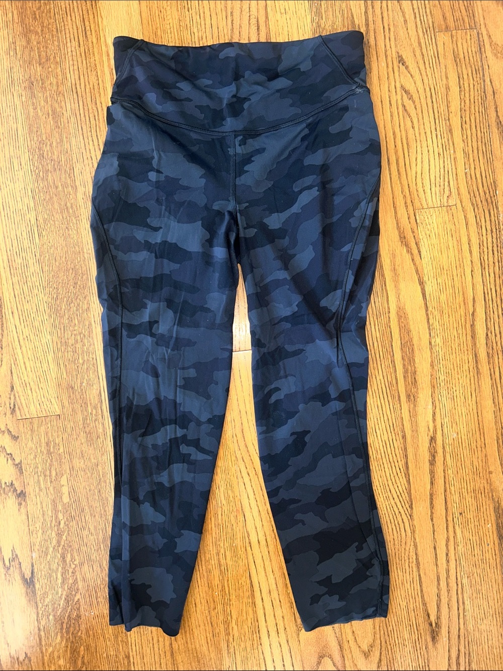 lululemon athletica Women’s Dark Camo Leggings Cropped Wunder train
